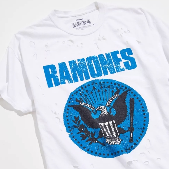 RAMONES 2021 "Crest" Distressed Shirt NWT - Picture 8 of 8